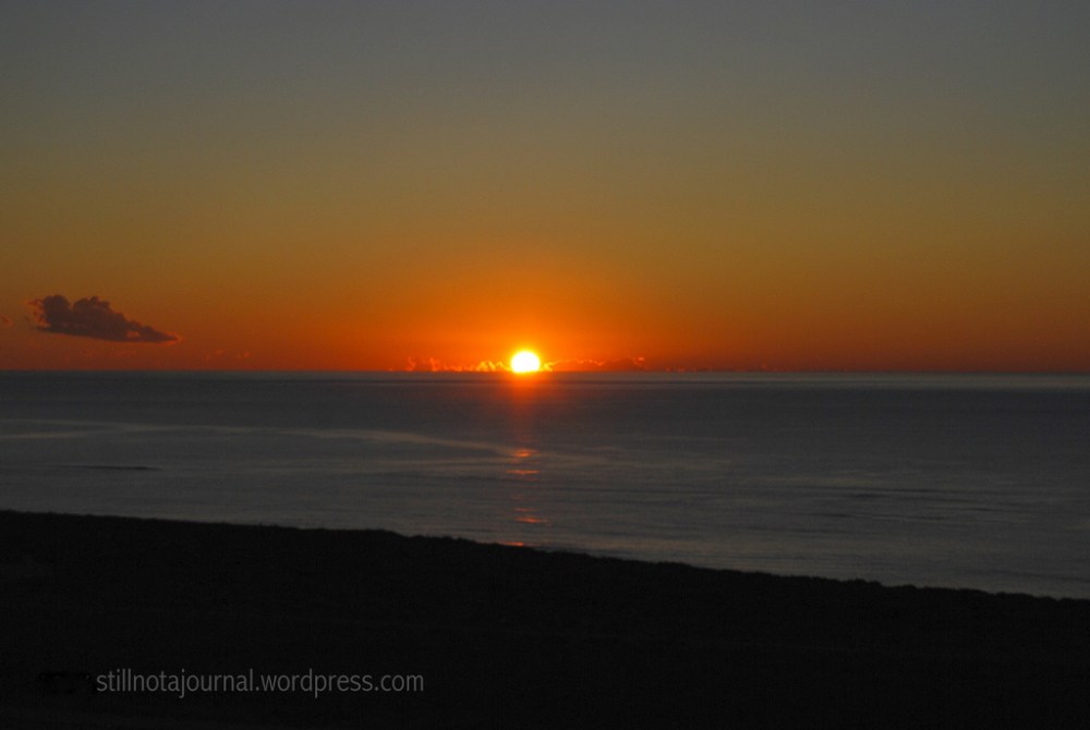 Sunset at 'Vlammy' is quite an event. One of these days I'll bring J and the boys and we'll enjoy beers / milks together and watch the sun go down.