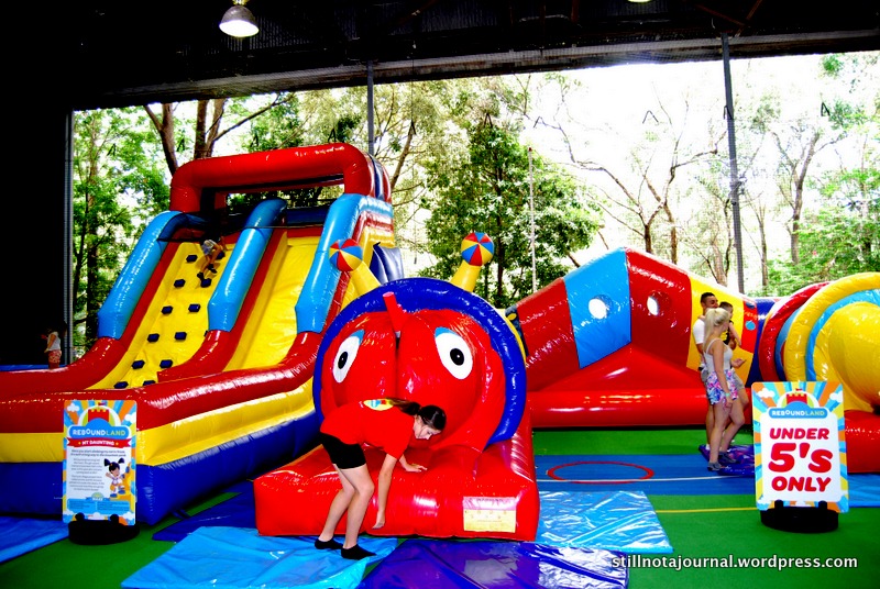 I love how the ends of the hangar still have the old doors and they can open right up. Nice to get that fresh air in, ya know what I mean?